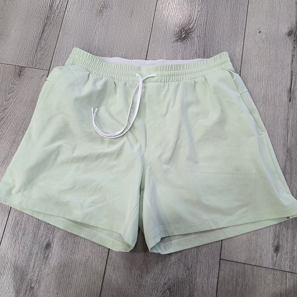 Lululemon Athletica Light Green Men's Athletic Shorts - Picture 1 of 9